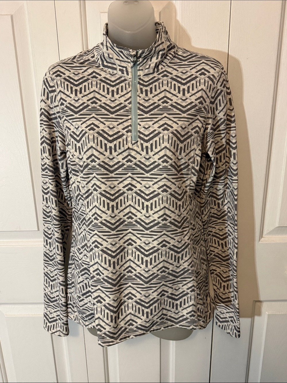 Bally sz M 1/4 Zip Athletic Top thumbhole sleeves GUC BL5